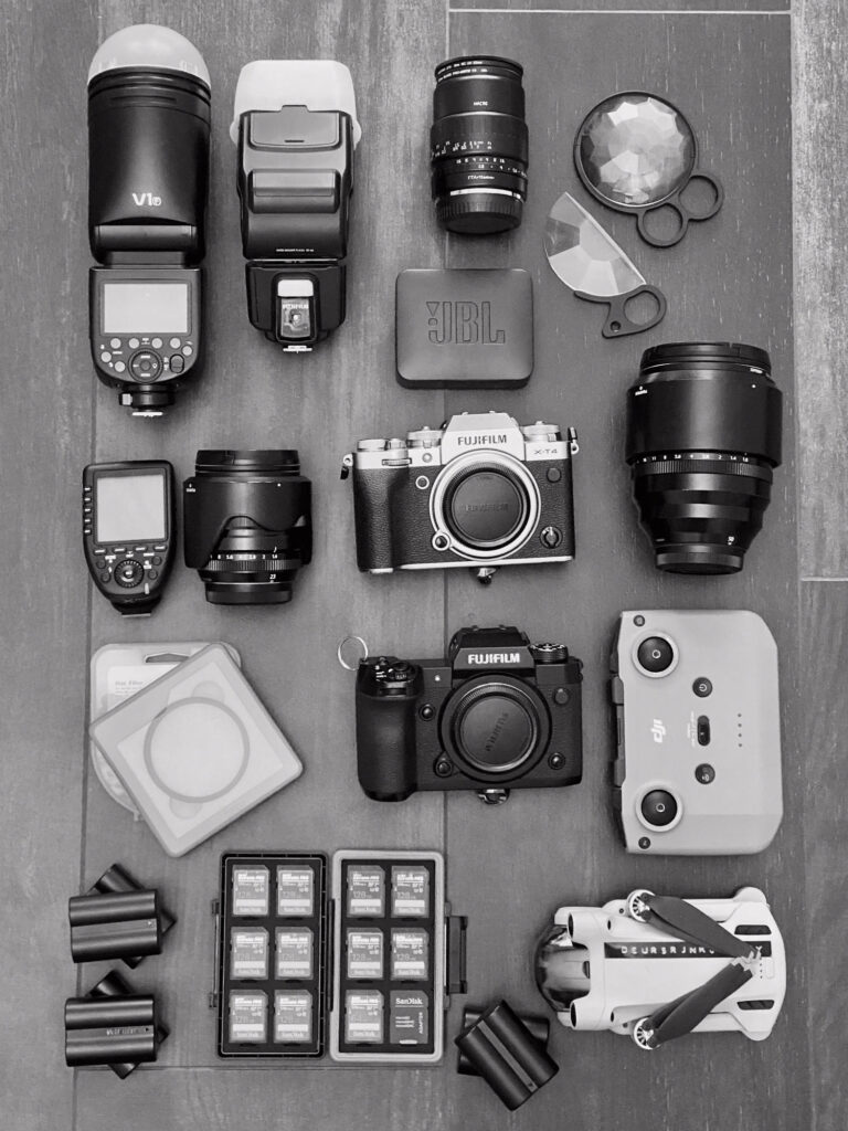 schwarz weiß Aufnahme des Fotografie-Equipments von Karin Busch Photography
